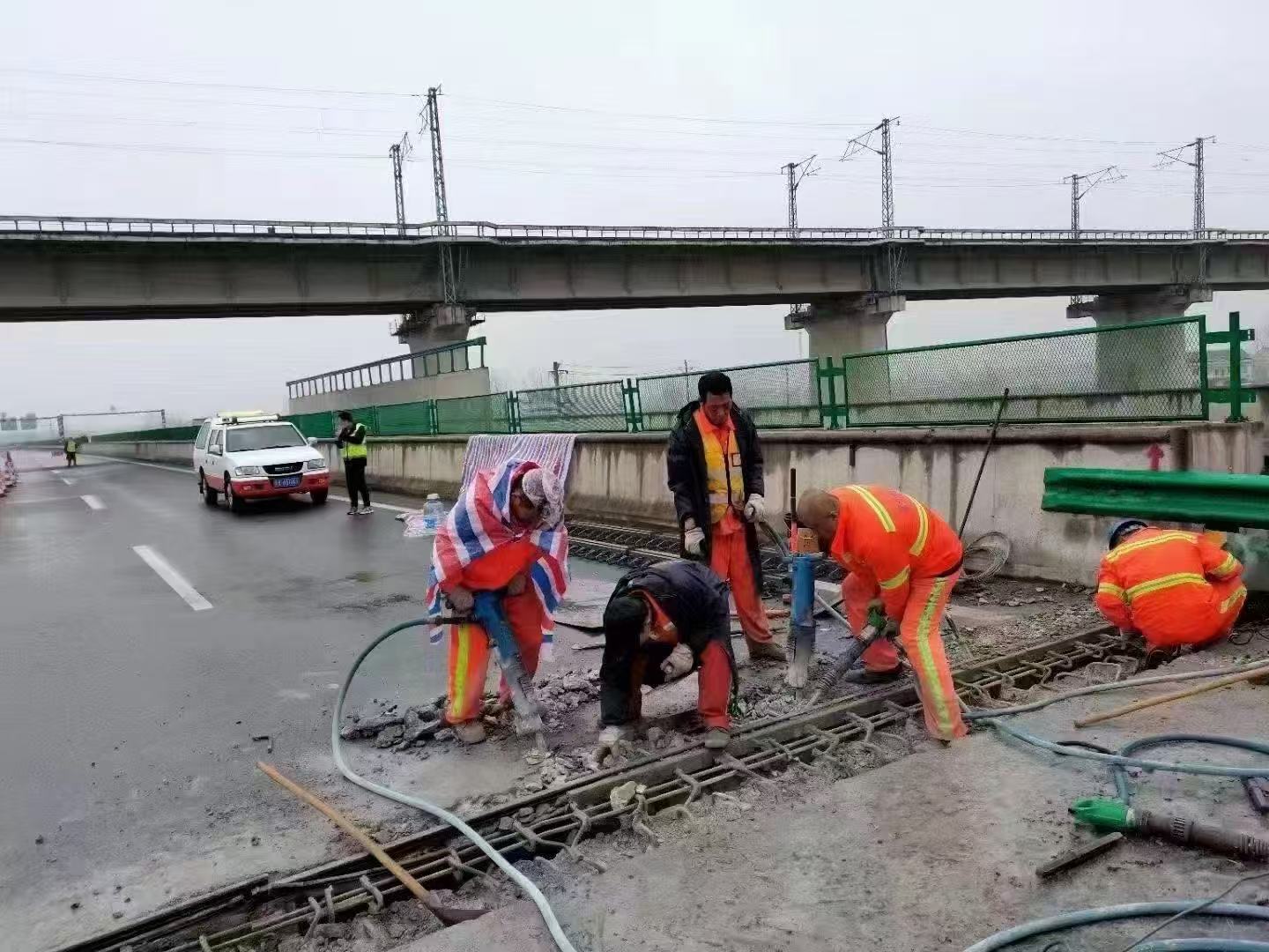 根河桥梁伸缩缝抢修料